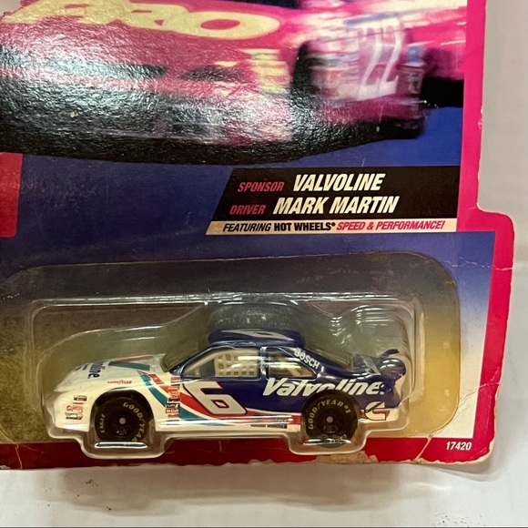 Hot Wheels Pro Racing 1997 Edition MARK  MARTIN Valvoline Racecar Vintage #6 NIP - Picture 2 of 3